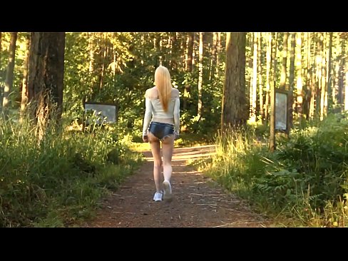❤️ Schöne Frau bewegt sich langsam, nicht nackt Video ❤️ Porno fb bei uns ❌️❤